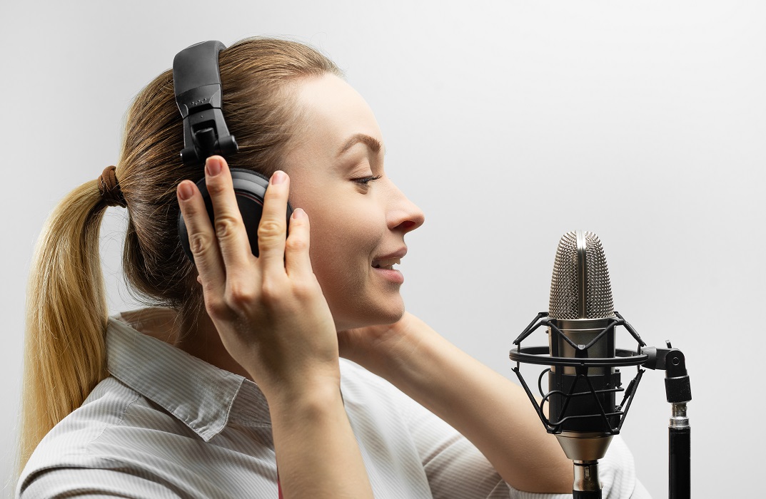 Voiceover Training : Become A Voice Actor – Thames College